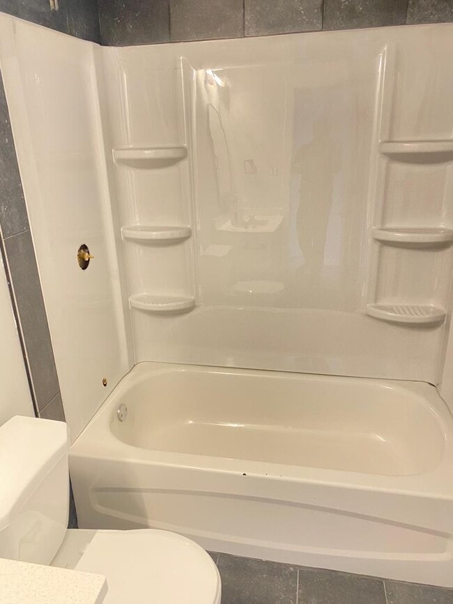 Building Photo - 12525-12118 118 Ave NW