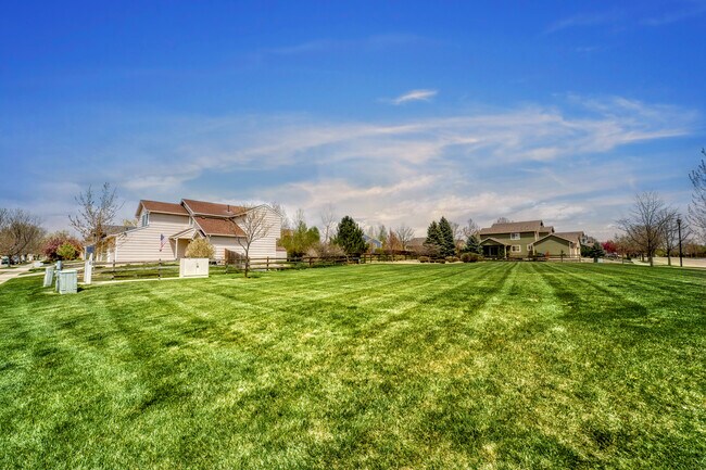 Building Photo - 2314 Santa Fe Dr