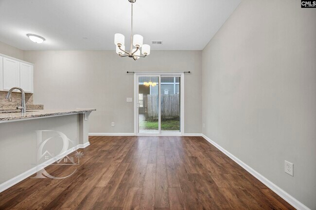 Foto del edificio - 131 Hunters Grove Dr