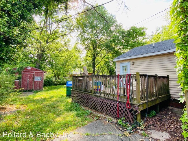 Building Photo - 3 br, 1.5 bath House - 7 E. 37th St.