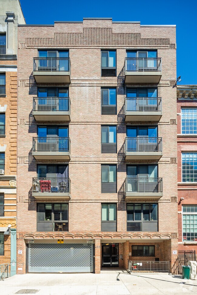 Building Photo - 433 E 115th St