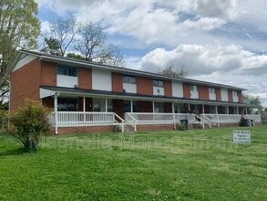 Building Photo - 226 Oak St
