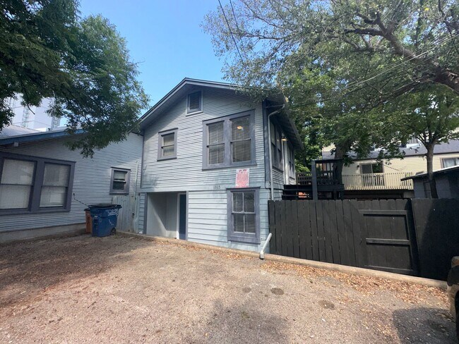 Foto del edificio - Updated, Charming 1 BR / 1 BA Home Downtow...