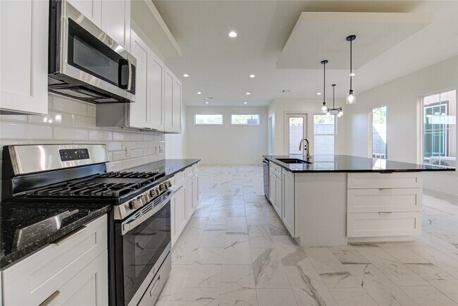 Building Photo - 2922 El Fenice Ln