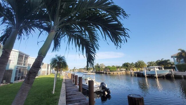 Foto del edificio - 1100 Pine Dr