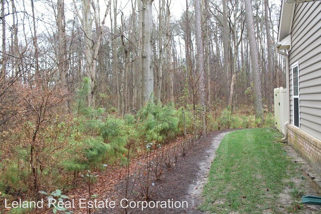 Building Photo - 449 Green Meadow Dr