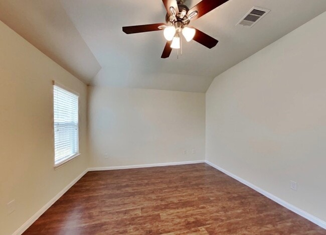 Building Photo - 1310 S Fleming Rd