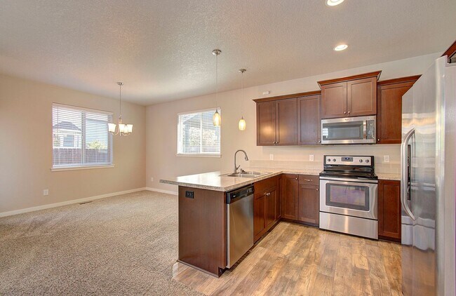 Building Photo - Spacious Two-Story Home in Central Vancouver — 3 Bed | 2.5 Bath | 1,856 Sq Ft