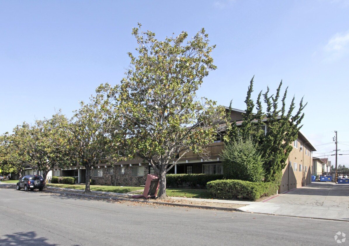 Foto del edificio - 659 Kirkland Dr