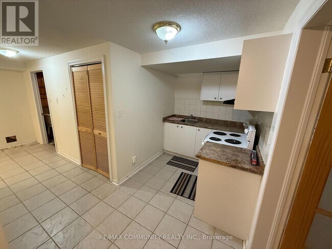 Photo du bâtiment - 27 Bobolink Ave