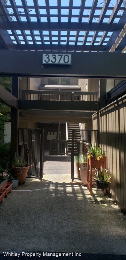 Primary Photo - 3 br, 2 bath House - 3370 Brittan Ave #18