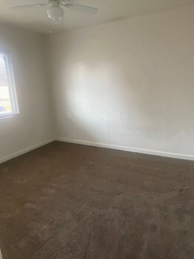 Building Photo - Warrensville Heights 3 bedroom townhouse