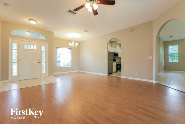 Building Photo - 2786 Trilby Ave