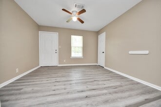 Building Photo - 17111 River Rd