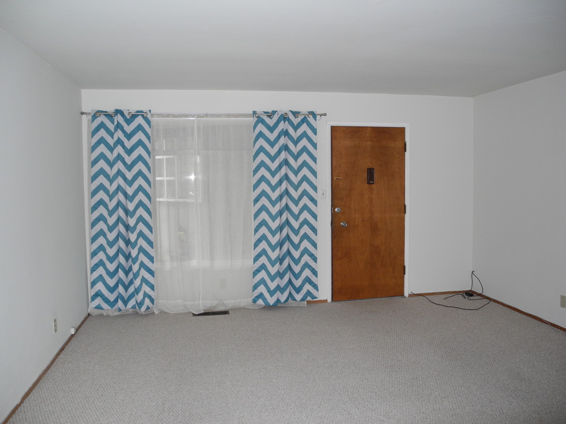 Living room - 347 Haddon Rd