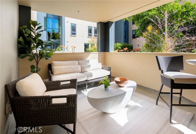 Building Photo - 39 S Los Robles Ave