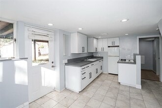 Building Photo - 26 Thomas Pl