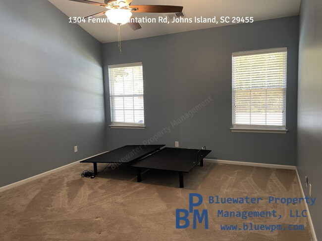 Building Photo - 3 Bedroom, 3 Full Bathrooms, 2,160 Sq Ft