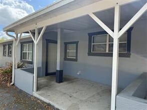 Building Photo - 824 S Lone Oak Dr