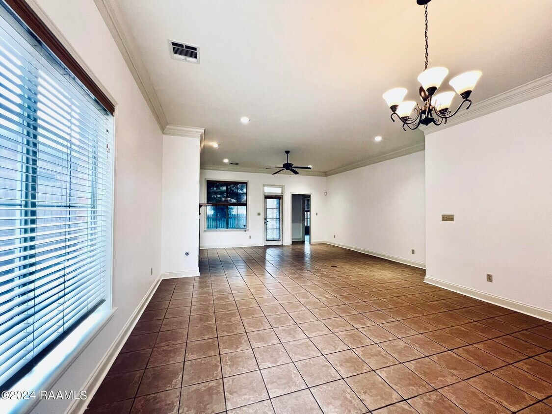 Primary Photo - 125 Oakbend Dr