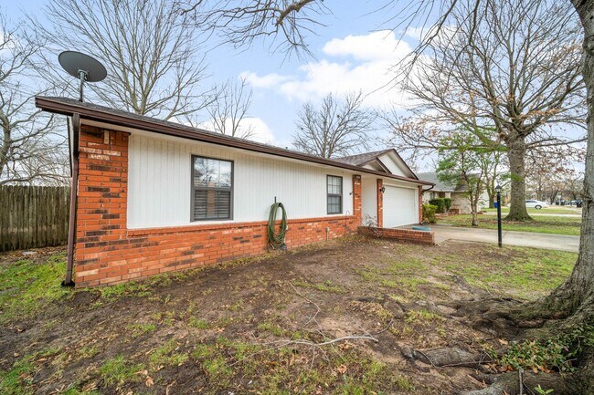 Foto del edificio - Charming 3-Bed, 2-Bath Home in Prime Broke...