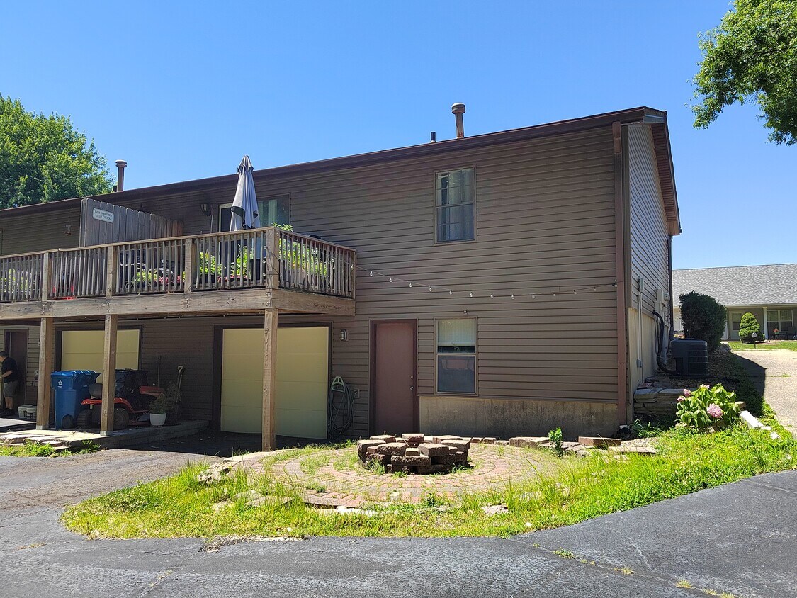 Foto del edificio - 8 Cougar Dr