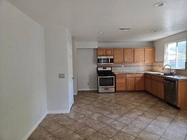 Building Photo - 40429 Maravilla Dr