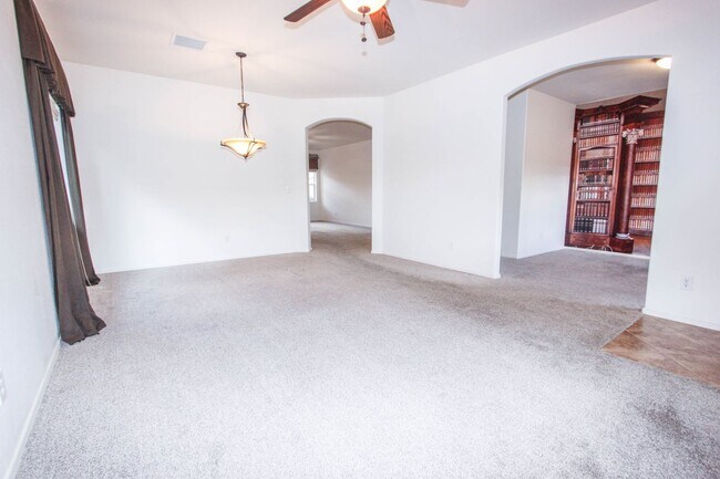 Foto del edificio - 3 Bedroom Plus Den in Quailwood