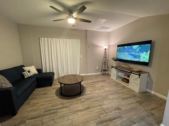 Foto del edificio - 4561 N Preston Dr