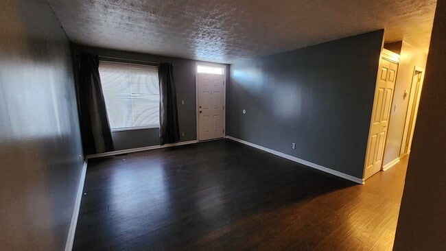 Building Photo - Perfect Home