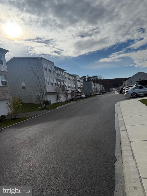 Primary Photo - 83 Four Leaf Dr