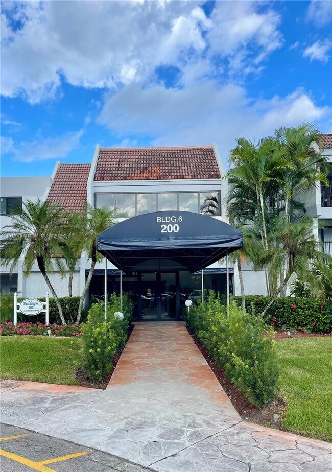 Foto del edificio - 200 Lakeview Dr