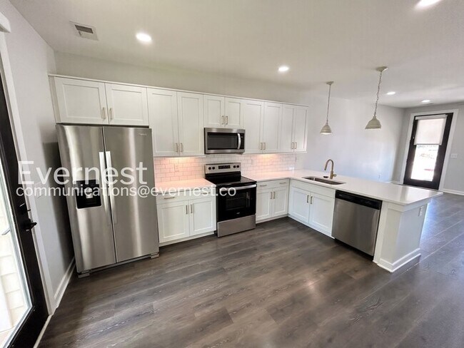 Foto del edificio - 614 Mason Ward Pl