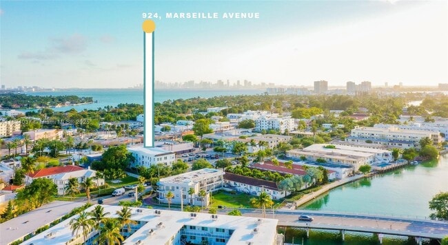Building Photo - 924 Marseille Dr
