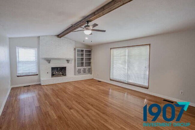 Foto del edificio - Charming Brick Home with Large Backyard in OKC! - Move In Now & Get 50% Off Your First & Second M...