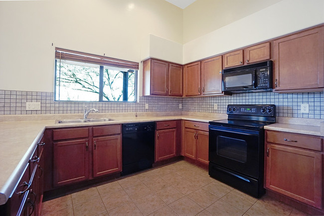 Building Photo - 48 S Happy Valley Saddle Dr