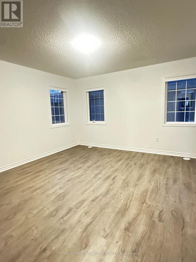 Photo du bâtiment - 1259 Lily Cres