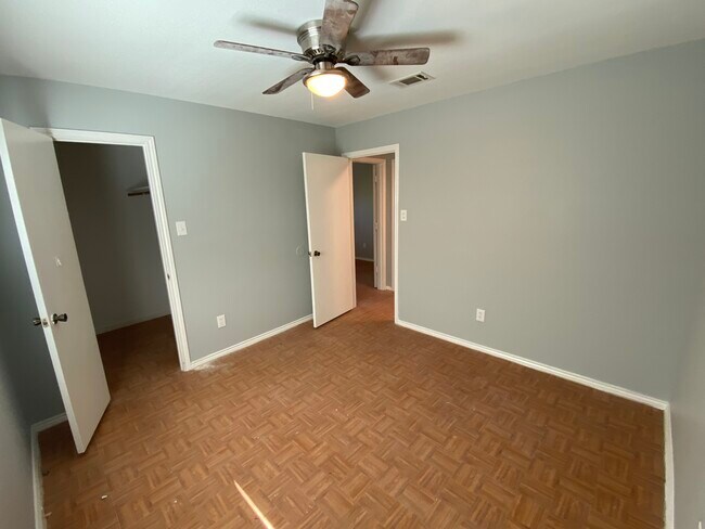 Foto del edificio - 122 Oak Hill Dr