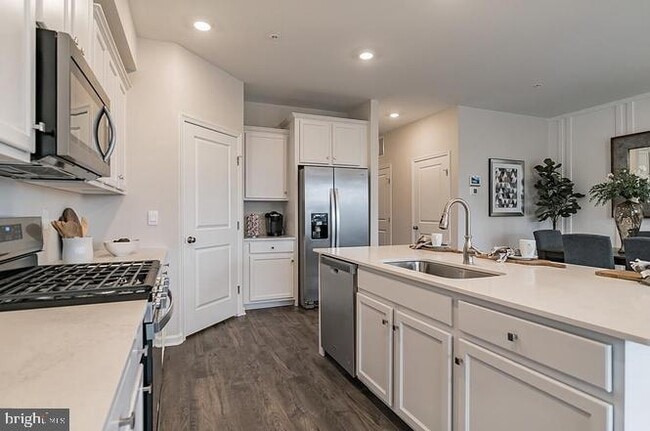 Building Photo - 1128 Meadowlark Dr