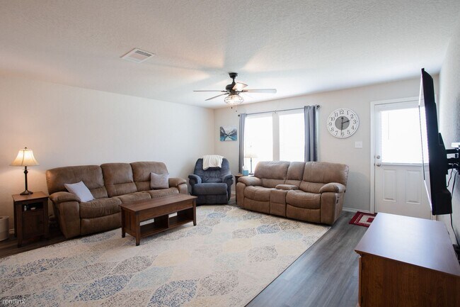 Building Photo - 3 br, 2 bath House - 31575 Bard Ln