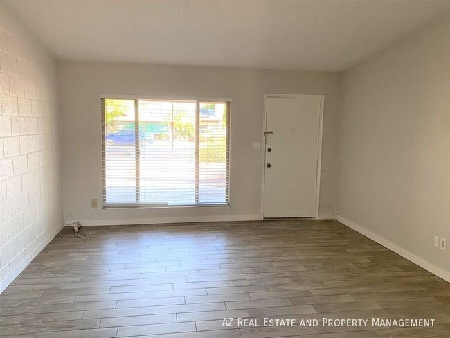 Building Photo - 7035 E Wilshire Dr