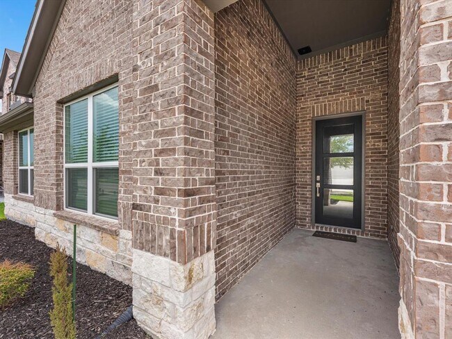 Building Photo - 21114 Almaco Dr