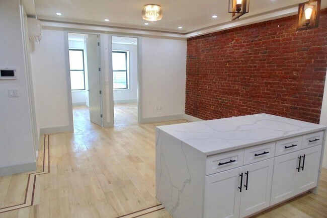 Building Photo - 2806 Farragut Rd