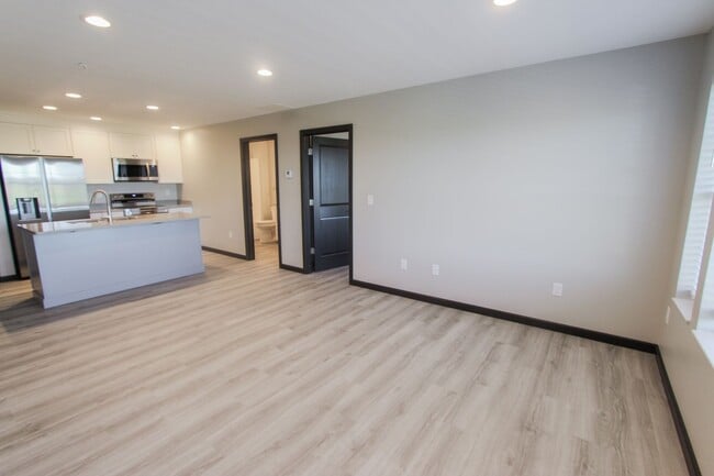 Building Photo - New! Beautiful 1 Bed, 1 Bath Accessible Ap...