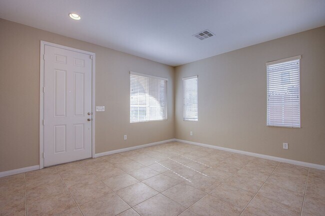 Foto del edificio - 3 bedroom 2.5 bathroom home in Mountain's ...