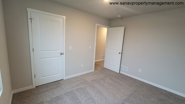 Building Photo - Turnkey Elegance: 4BR, 2.5BA Two-Story Hav...