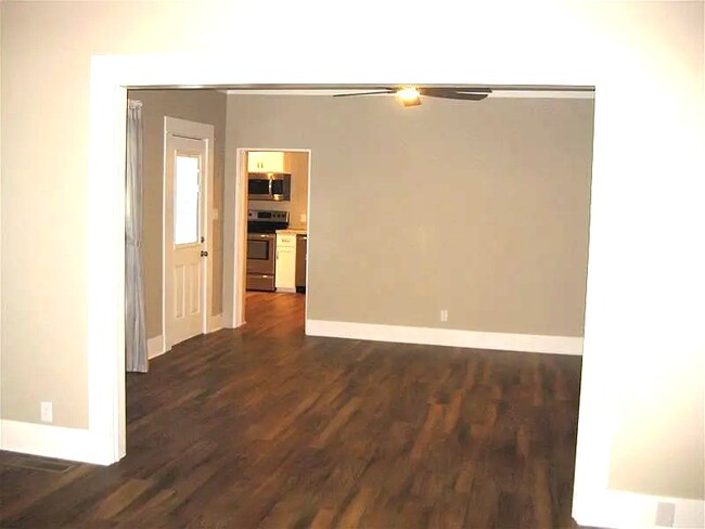 Building Photo - 335 Avery St