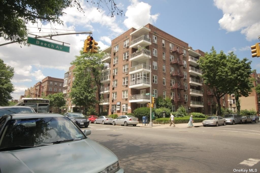 Foto principal - 43-43 Kissena Blvd