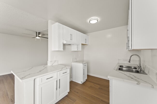 Building Photo - 1339 W 109th St