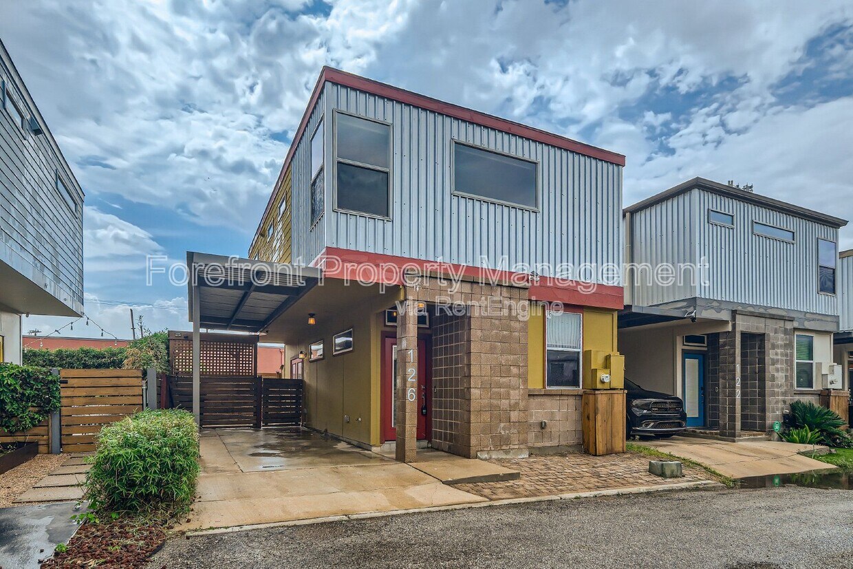 Photo - 126 E Myrtle St
